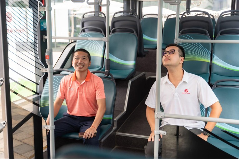 Những tuyến xe bu&yacute;t điện VinBus hiện đại, văn minh với dịch vụ &ldquo;từ tr&aacute;i tim&rdquo; đang dần trở th&agrave;nh phương tiện giao th&ocirc;ng c&ocirc;ng cộng được người d&acirc;n lựa chọn mỗi ng&agrave;y.