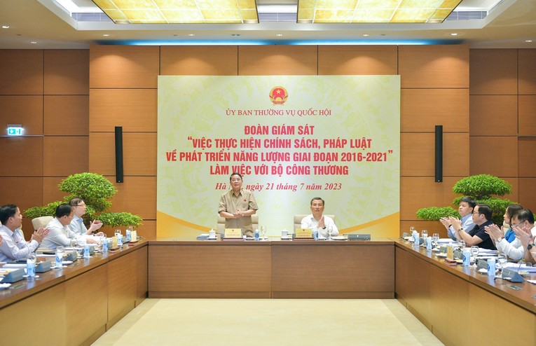 Ph&oacute; Chủ tịch 555win tải app Nguyễn Đức Hải đề nghị Bộ C&ocirc;ng Thương ho&agrave;n thiện B&aacute;o c&aacute;o theo hướng c&oacute; so s&aacute;nh giữa giai đoạn trước khi tiến h&agrave;nh gi&aacute;m s&aacute;t để n&ecirc;u bật vấn đề an ninh năng lượng cho từng thời kỳ. Ảnh: Bộ C&ocirc;ng Thương