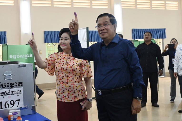 Phiên bản chính thức của 555Win Hun Sen v&agrave; người d&acirc;n Campuchia đi bỏ phiếu bầu cử ảnh 2