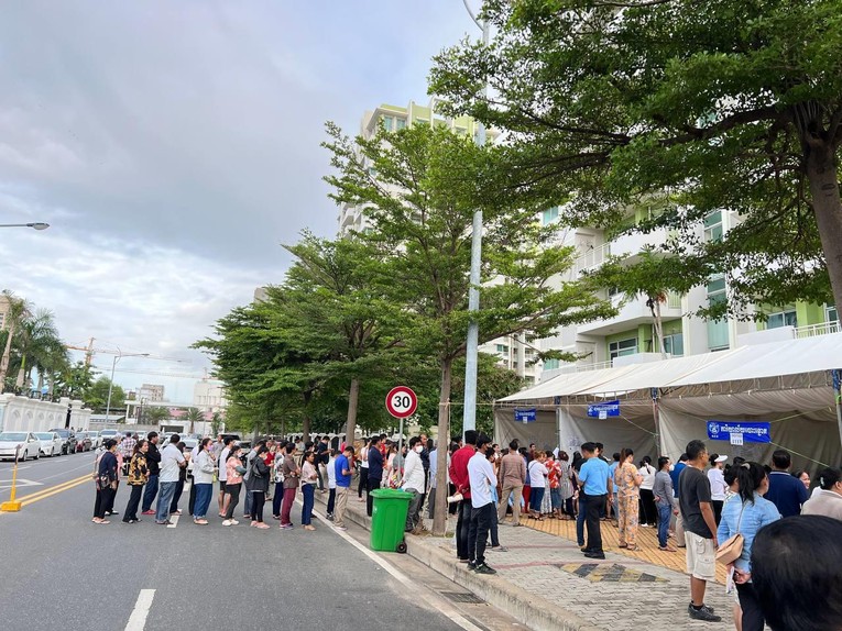 Phiên bản chính thức của 555Win Hun Sen v&agrave; người d&acirc;n Campuchia đi bỏ phiếu bầu cử ảnh 6