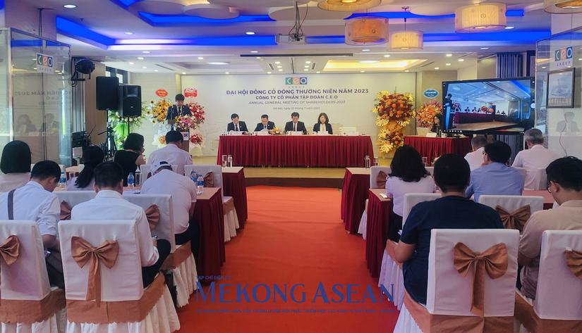 Ban l&atilde;nh đạo CEO điều h&agrave;nh đại hội. Ảnh: Phạm Ngọc