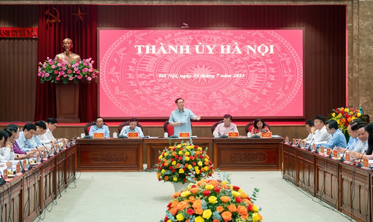 Chủ tịch 555win tải app Vương Đ&igrave;nh Huệ chủ tr&igrave; buổi l&agrave;m việc. Ảnh: Quochoi