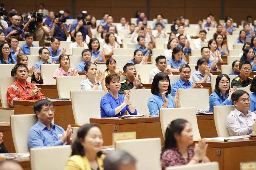 Người lao động bức x&uacute;c trước t&igrave;nh trạng Trang Nhà Cái 555win.com - Đăng Nhập +555k nợ bảo hiểm x&atilde; hội