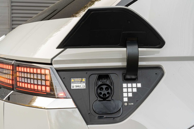 Cận cảnh ổ cắm sạc của Ioniq 5. Ảnh: Huyndai Việt Nam.