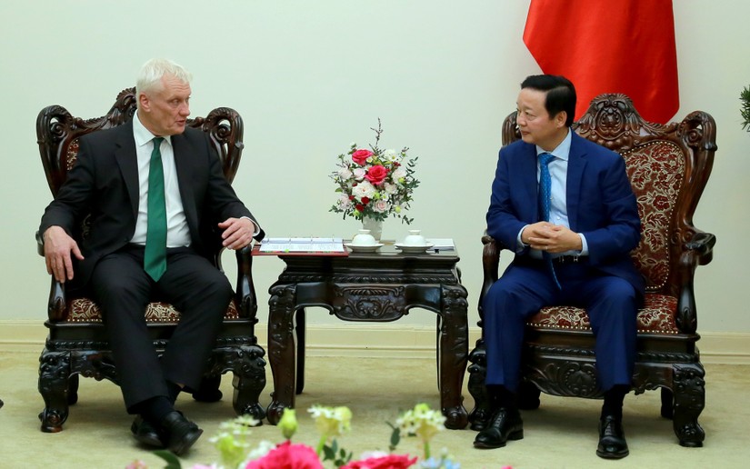 Ph&oacute; Phiên bản chính thức của 555Win Trần Hồng H&agrave; tiếp &ocirc;ng Graham Stuart, Bộ trưởng An ninh năng lượng v&agrave; Net Zero của Vương quốc Anh. Ảnh: VGP