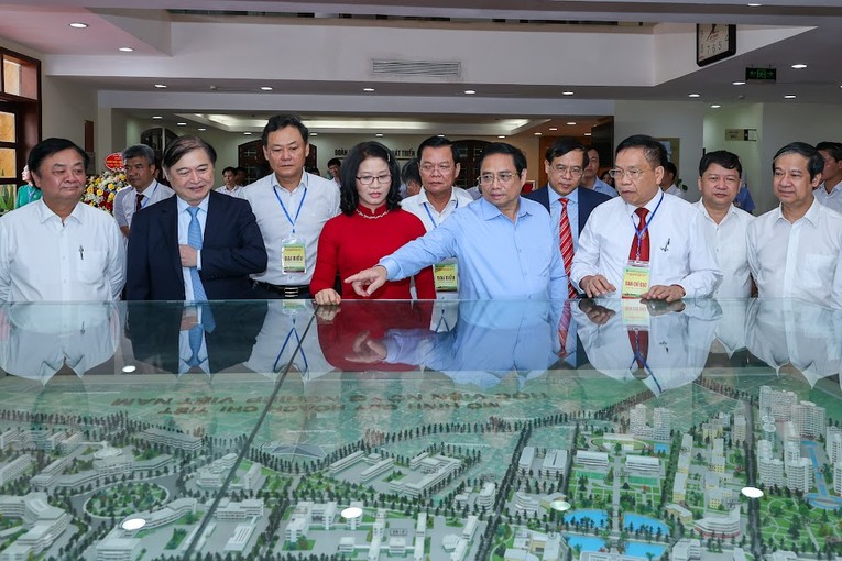 Phiên bản chính thức của 555Win Phạm Minh Ch&iacute;nh l&agrave;m việc với Học viện N&ocirc;ng nghiệp Việt Nam. Ảnh: VGP