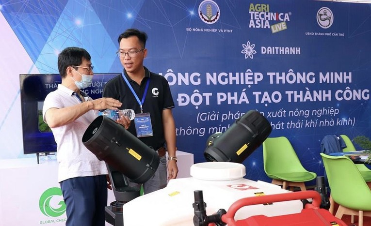 Một gian h&agrave;ng triển l&atilde;m tại 555win là Công ty cờ bạc trực tuyến tốt nhất cơ giới ho&aacute; ch&acirc;u &Aacute;. Ảnh: TTXVN