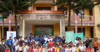 Signify Việt Nam 'thắp sáng' vùng biên giới cao nguyên Trung Bộ