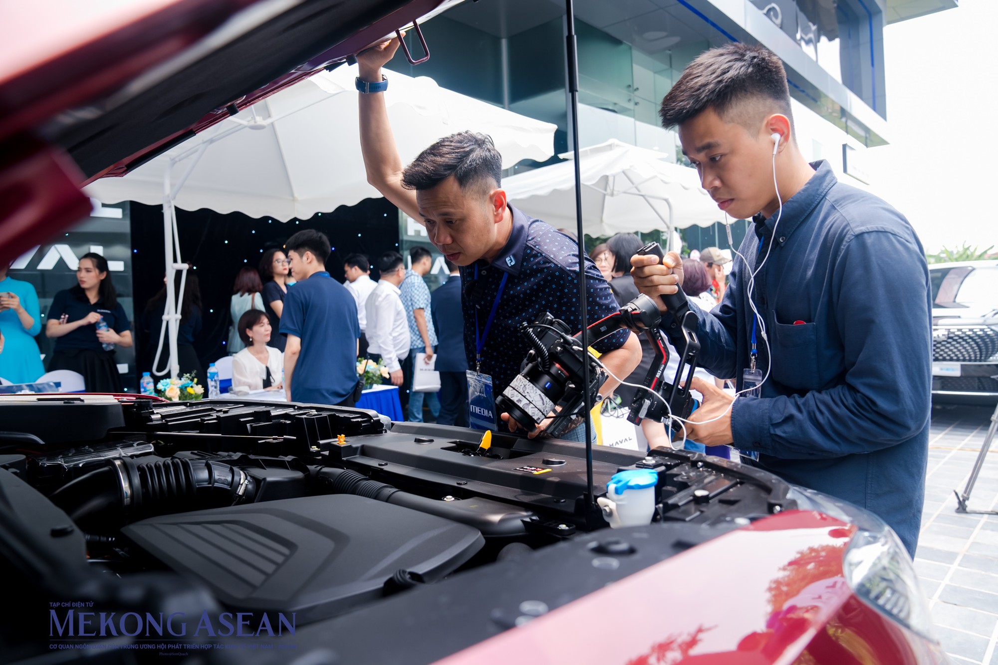Chỉ ti&ecirc;u tốn 5,5 l&iacute;t nhi&ecirc;u liệu cho 100km di chuyển nhưng Haval H6 lại sở hữu khả năng vận h&agrave;nh mạnh mẽ với động cơ xăng 1.5L Turbo kết hợp motor điện sinh ra tổng c&ocirc;ng suất cực đại 243 PS (tương đương 240 m&atilde; lực) v&agrave; m&ocirc; men xoắn cực đại 530 Nm.