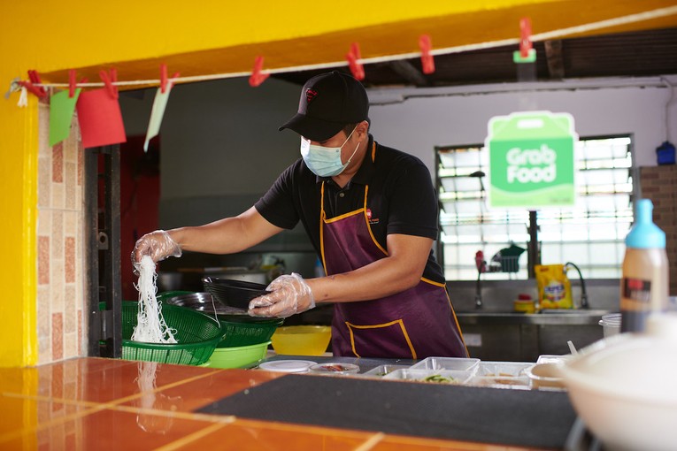 Grab đang thử nghiệm t&iacute;nh năng ăn uống tại chỗ GrabFood&rsquo;s Dine-in tại Singapore, Th&aacute;i Lan v&agrave; Indonesia.