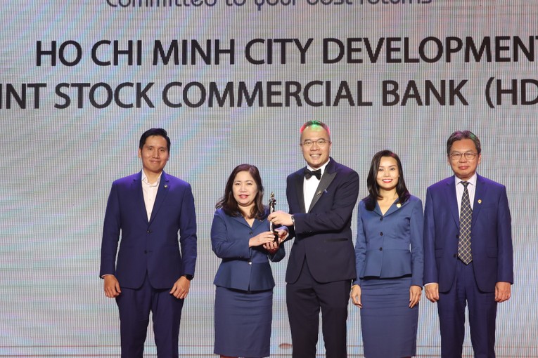 HDBank l&agrave; ng&acirc;n h&agrave;ng duy nhất 6 lần li&ecirc;n tiếp nhận giải &ldquo;Nơi l&agrave;m việc tốt nhất ch&acirc;u &Aacute; - Best companies to work for in Asia&rdquo; v&agrave; l&agrave; đơn vị duy nhất được vinh danh &ldquo;Trang Nhà Cái 555win.com - Đăng Nhập +555k ti&ecirc;n phong chuyển đổi số&rdquo;.