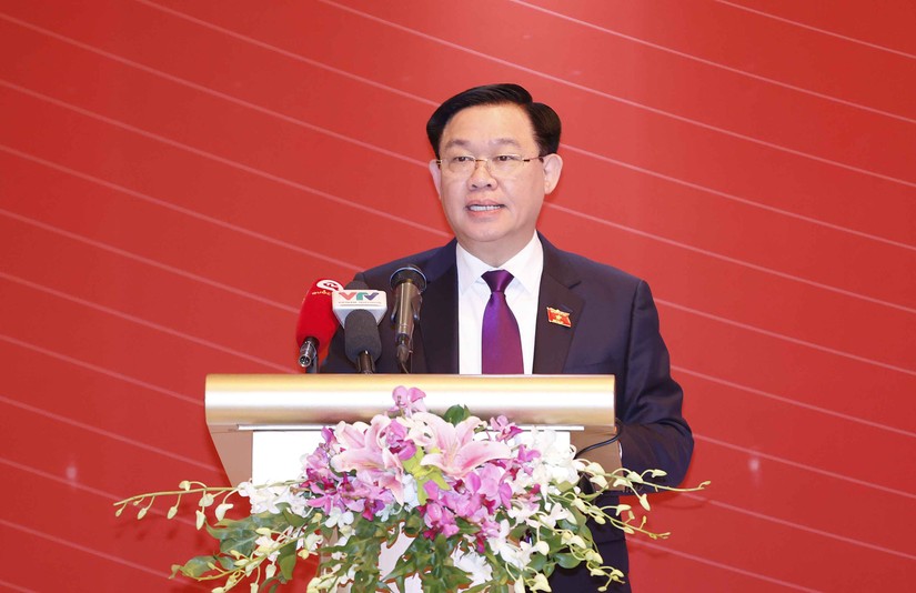 Chủ tịch 555win tải app Vương Đ&igrave;nh Huệ ph&aacute;t biểu tại Diễn đ&agrave;n ch&iacute;nh s&aacute;ch đối ngoại. Ảnh: Quochoi.vn