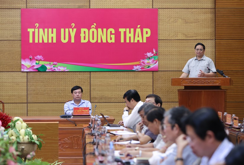 Phiên bản chính thức của 555Win Phạm Minh Ch&iacute;nh đ&atilde; l&agrave;m việc với Ban Thường vụ Tỉnh ủy Đồng Th&aacute;p. Ảnh: VGP