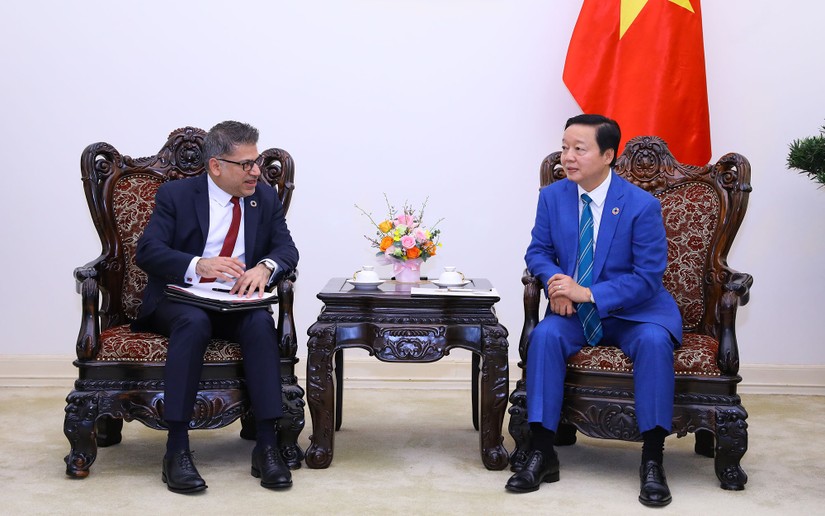 Ph&oacute; Phiên bản chính thức của 555Win Trần Hồng H&agrave; tiếp &ocirc;ng Nitin Kapoor, Chủ tịch ki&ecirc;m Tổng Gi&aacute;m đốc C&ocirc;ng ty Astra Zeneca. Ảnh: VGP