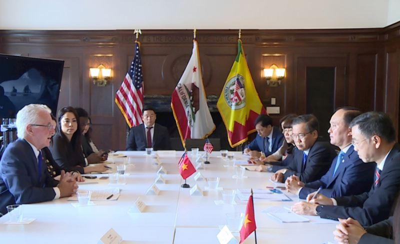 Đo&agrave;n đại biểu TP H&agrave; Nội thăm, l&agrave;m việc với Hội đồng, ch&iacute;nh quyền TP Los Angeles, tiểu bang California, Mỹ. Ảnh: UBND H&agrave; Nội.