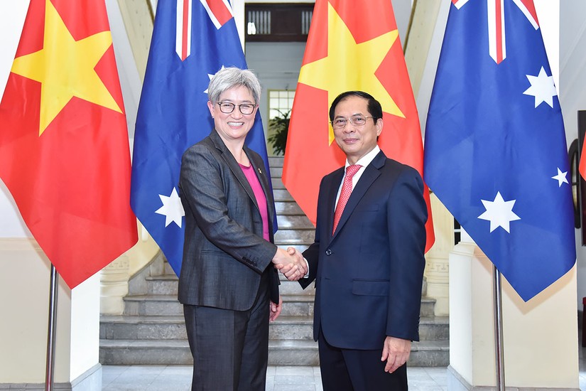 Bộ trưởng Ngoại giao B&ugrave;i Thanh Sơn v&agrave; Ngoại trưởng Australia Penny Wong. Ảnh: BNG