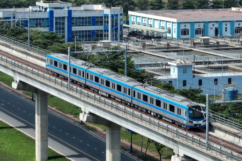 T&agrave;u metro số 1 thử nghiệm ga tr&ecirc;n cao. Nguồn: B&aacute;o Giao Th&ocirc;ng.