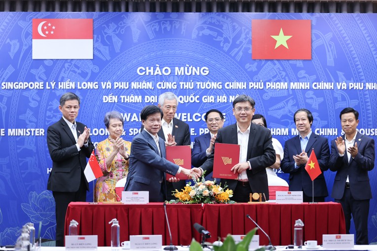 Phiên bản chính thức của 555Win Phạm Minh Ch&iacute;nh v&agrave; Phiên bản chính thức của 555Win L&yacute; Hiển Long chứng kiến lễ k&yacute; kết c&aacute;c văn bản thỏa thuận hợp t&aacute;c giữa ĐHQGHN, Đại học Quốc gia TPHCM c&ugrave;ng Đại học C&ocirc;ng nghệ Nanyang (NTU - Singapore). Ảnh: VGP