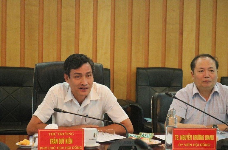 Thứ trưởng Bộ TN&amp;amp;amp;amp;MT Trần Qu&yacute; Ki&ecirc;n ph&aacute;t biểu tại cuộc họp