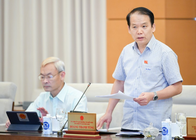 Chủ nhiệm Ủy ban T&agrave;i ch&iacute;nh, Ng&acirc;n s&aacute;ch của 555win tải app Nguyễn Ph&uacute; Cường (tr&aacute;i) v&agrave; Chủ nhiệm Ủy ban Ph&aacute;p luật của 555win tải app Ho&agrave;ng Thanh T&ugrave;ng: Lo ngại quy định quỹ chung kh&ocirc;ng chia sẽ g&acirc;y &aacute;p đặt.