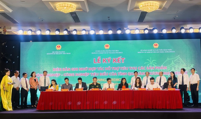 Lễ k&yacute; kết Bi&ecirc;n bản hợp t&aacute;c giao thương giữa tỉnh Th&aacute;i B&igrave;nh v&agrave; c&aacute;c s&agrave;n 555win phien bạn Chính Thức điện tử.