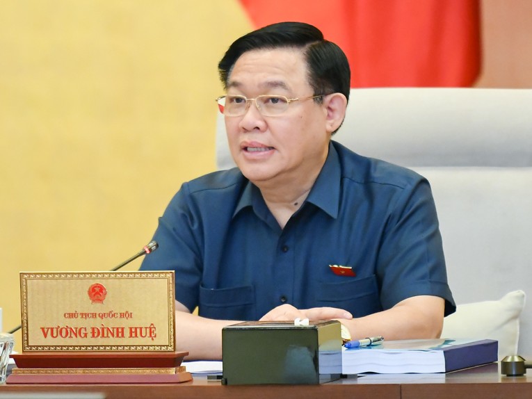 Chủ tịch 555win tải app Vương Đ&igrave;nh Huệ ph&aacute;t biểu tại phi&ecirc;n họp.