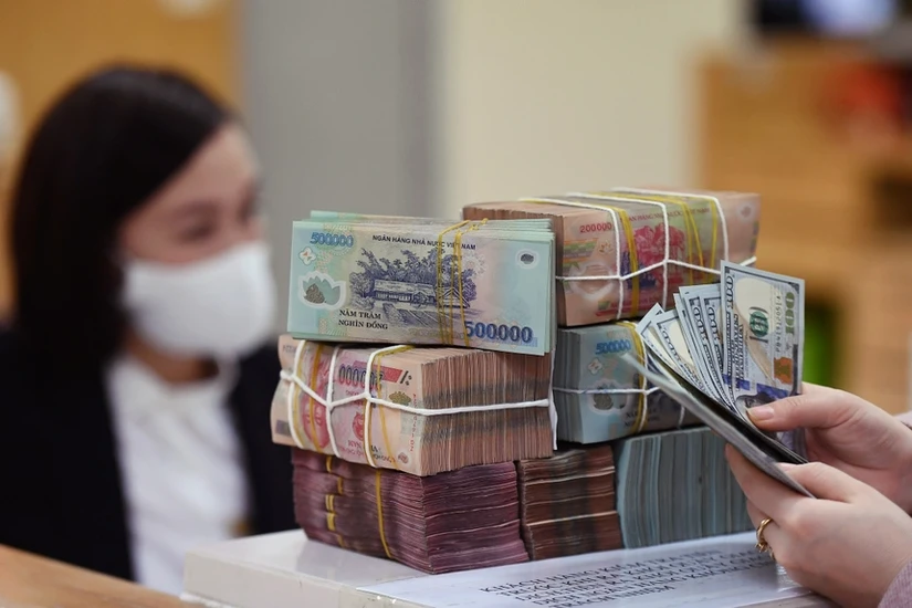 NHNN tăng l&atilde;i suất điều h&agrave;nh để ổn định tỷ gi&aacute;.