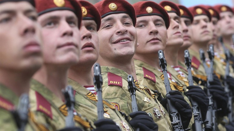 Qu&acirc;n nh&acirc;n đ&agrave;o ngũ c&oacute; thể đối mặt với mức &aacute;n t&ugrave; 15 năm. Ảnh: Moscow Times