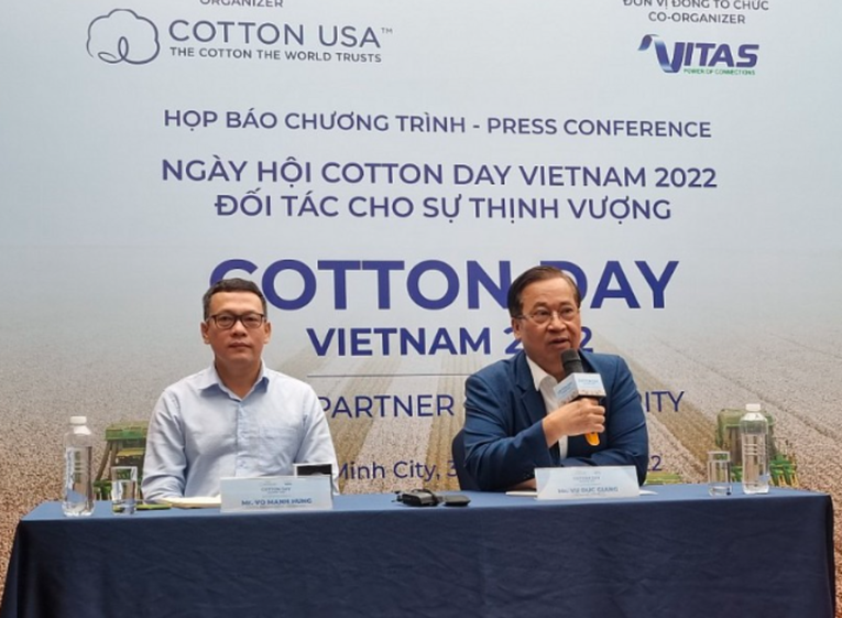 Đại diện Cotton USA v&agrave; Chủ tịch Hiệp hội Dệt may Việt Nam tại buổi họp b&aacute;o (Ảnh: B&aacute;o C&ocirc;ng Thương)