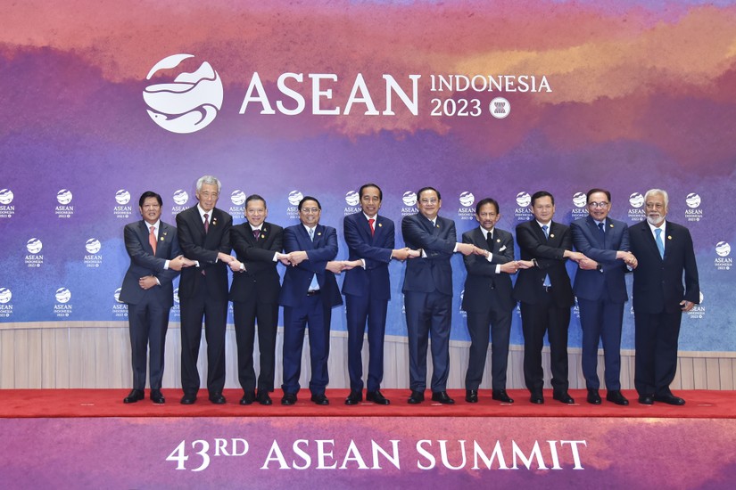 Phiên bản chính thức của 555Win Phạm Minh Ch&iacute;nh v&agrave; Trưởng đo&agrave;n c&aacute;c nước ASEAN tại lễ khai mạc. Ảnh: VGP