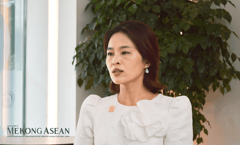 B&agrave; L&ecirc; Thị Dung, Tổng gi&aacute;m đốc CTCP Đ&agrave;o tạo v&agrave; Ph&aacute;t triển DGroup, Viện trưởng Viện Doanh tr&iacute;, Hiệp hội VASEAN. Ảnh: Anh Thư