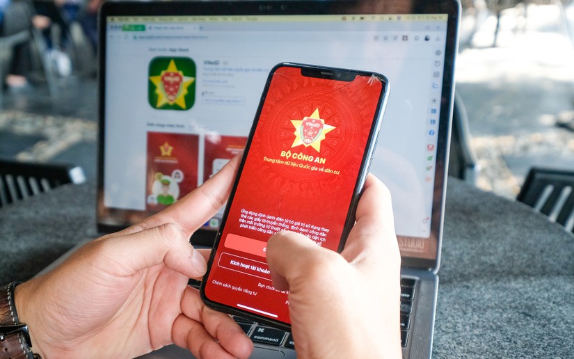 Chỉ c&oacute; một ứng dụng duy nhất l&agrave; ứng dụng VNeID để k&iacute;ch hoạt định danh điện tử mức 2. Ảnh: VGP.