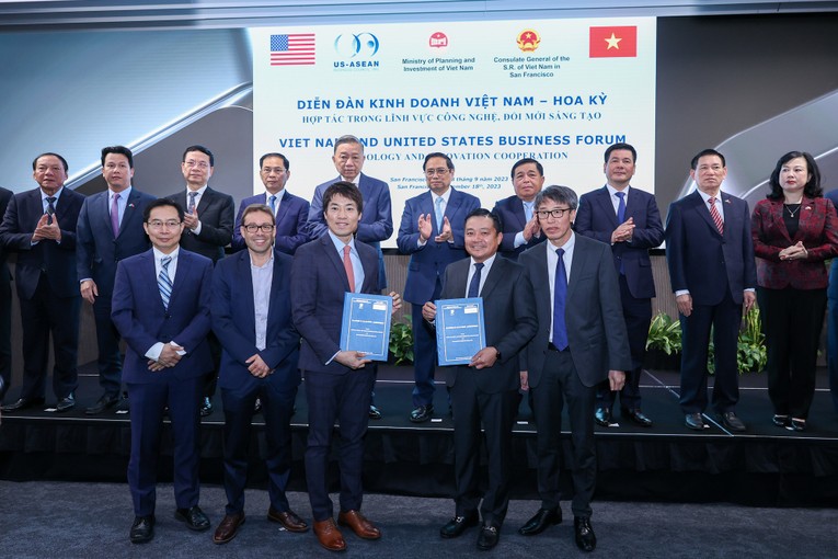 Phiên bản chính thức của 555Win Phạm Minh Ch&iacute;nh v&agrave; c&aacute;c đại biểu chứng kiến lễ trao c&aacute;c thỏa thuận hợp t&aacute;c giữa c&aacute;c Trang Nhà Cái 555win.com - Đăng Nhập +555k Việt Nam - Mỹ. Ảnh: VGP