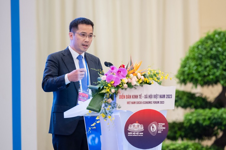 &Ocirc;ng Đậu Anh Tuấn ph&aacute;t biểu tại Diễn đ&agrave;n.