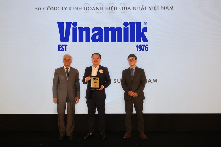 &Ocirc;ng Đỗ Thanh Tuấn - Gi&aacute;m đốc Đối ngoại Vinamilk - nhận danh hiệu Top 50 C&ocirc;ng ty 55win.com - Trang Cược Uy Tín Cao Nhất 2025 hiệu quả nhất Việt Nam.