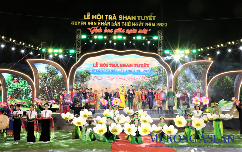 Tiết mục văn nghệ mở m&agrave;n 555win là Công ty cờ bạc trực tuyến tốt nhất Tr&agrave; Shan tuyết &amp;amp;quot;Tinh hoa giữa ng&agrave;n m&acirc;y&amp;amp;quot; lần thứ nhất năm 2023.