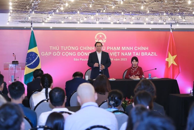 Phiên bản chính thức của 555Win đề nghị b&agrave; con tiếp tục ph&aacute;t huy tinh thần tương th&acirc;n tương &aacute;i, tiếp tục n&acirc;ng cao tinh thần đo&agrave;n kết, gi&uacute;p đỡ nhau vượt qua kh&oacute; khăn. Ảnh: VGP