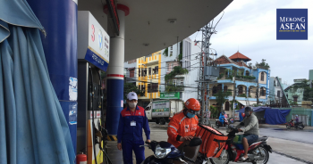 Giá xăng dầu tăng liên tục, doanh nghiệp vận tải "khó chồng khó"