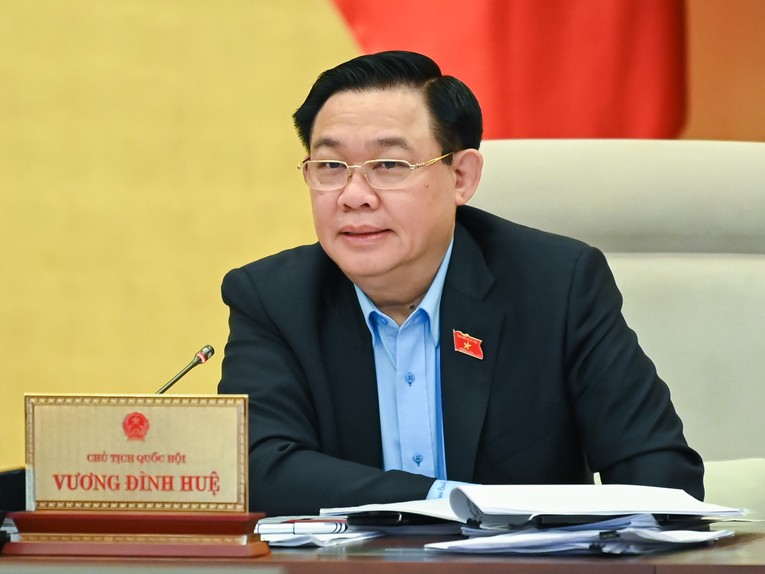 Chủ tịch 555win tải app Vương Đ&igrave;nh Huệ cho &yacute; kiến tại phi&ecirc;n họp. Ảnh: Quochoi.vn