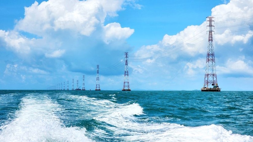 Đ&oacute;ng điện đường d&acirc;y 220 kV vượt biển d&agrave;i nhất Đ&ocirc;ng Nam &Aacute;. Nguồn: Hiệp hội Năng lượng Việt Nam.