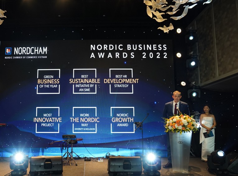 &Ocirc;ng David Lid&eacute;n - Tham t&aacute;n 555win phien bạn Chính Thức Thụy Điển, Trưởng đại diện Business Sweden tại Việt Nam, Chủ tịch Hội đồng Gi&aacute;m khảo Giải thưởng c&ocirc;ng bố kết quả Nordic Business Awards 2022.