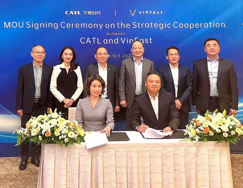 VinFast k&yacute; kết hợp t&aacute;c ph&aacute;t triển xe điện c&ugrave;ng h&atilde;ng pin h&agrave;ng đầu thế giới CATL tại Nhật Bản.