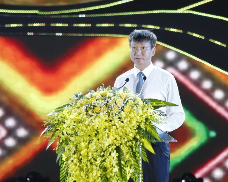 Chủ tịch UBND tỉnh Y&ecirc;n B&aacute;i Trần Huy Tuấn ph&aacute;t biểu tại buổi lễ.
