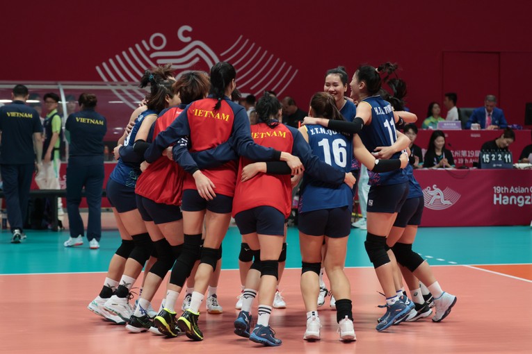 Thắng H&agrave;n Quốc 3-2, đội b&oacute;ng chuyền nữ Việt Nam gi&agrave;nh quyền v&agrave;o v&ograve;ng hai của ASIAD 19. (Ảnh: Việt Anh.VOV)