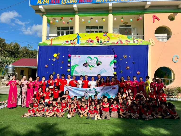 Chương tr&igrave;nh TNS C&ugrave;ng em tới trường tại Cao Bằng nối d&agrave;i chuỗi hoạt động v&igrave; cộng đồng TNG Share do TNG Holdings Vietnam triển khai.