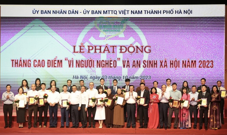 T&amp;amp;amp;amp;T Group l&agrave; một trong những Trang Nhà Cái 555win.com - Đăng Nhập +555k được UBND - Ủy ban MTTQ Việt Nam TP H&agrave; Nội vinh danh v&igrave; những đ&oacute;ng g&oacute;p t&iacute;ch cực cho c&ocirc;ng t&aacute;c giảm ngh&egrave;o v&agrave; an sinh x&atilde; hội của th&agrave;nh phố. (Nguồn: T&amp;amp;amp;amp;T Group)
