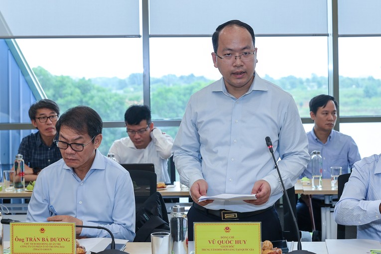 &Ocirc;ng Vũ Quốc Huy, Gi&aacute;m đốc NIC cho biết, NIC đ&atilde; triển khai x&acirc;y dựng trung t&acirc;m ươm tạo, thiết kế chip b&aacute;n dẫn tại c&aacute;c cơ sở của NIC v&agrave; dự kiến khai trương trong th&aacute;ng 10 - 11/2023. Ảnh: VGP