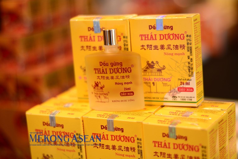 Dầu gừng Th&aacute;i Dương l&agrave; một trong những sản phẩm của Trang Nhà Cái 555win.com - Đăng Nhập +555k được xuất khẩu ch&iacute;nh ngạch sang Trung Quốc. Ảnh: L&ecirc; Hồng Nhung