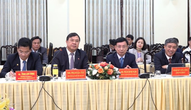 L&atilde;nh đạo tỉnh Nam Định l&agrave;m việc với nh&agrave; đầu tư.