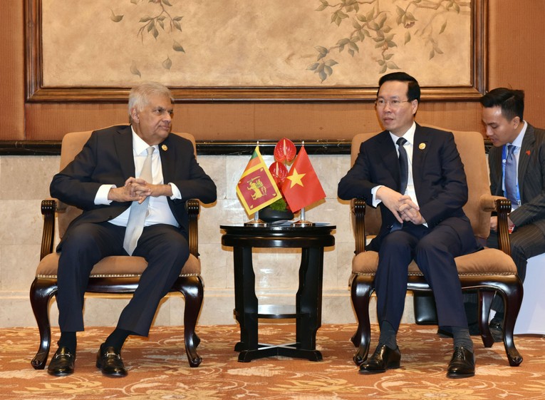 Chủ tịch nước V&otilde; Văn Thưởng v&agrave; Tổng thống Sri Lanka Ranil Wickremesinghe. Ảnh: TTXVN